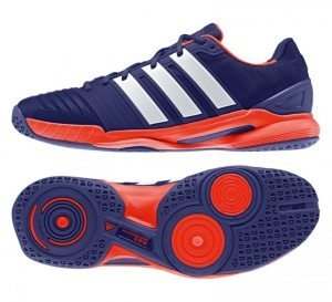 Adidas производит две флагманские туфли для сетки, одну для женщин и одну для мужчин, это модель adiPower Stabil